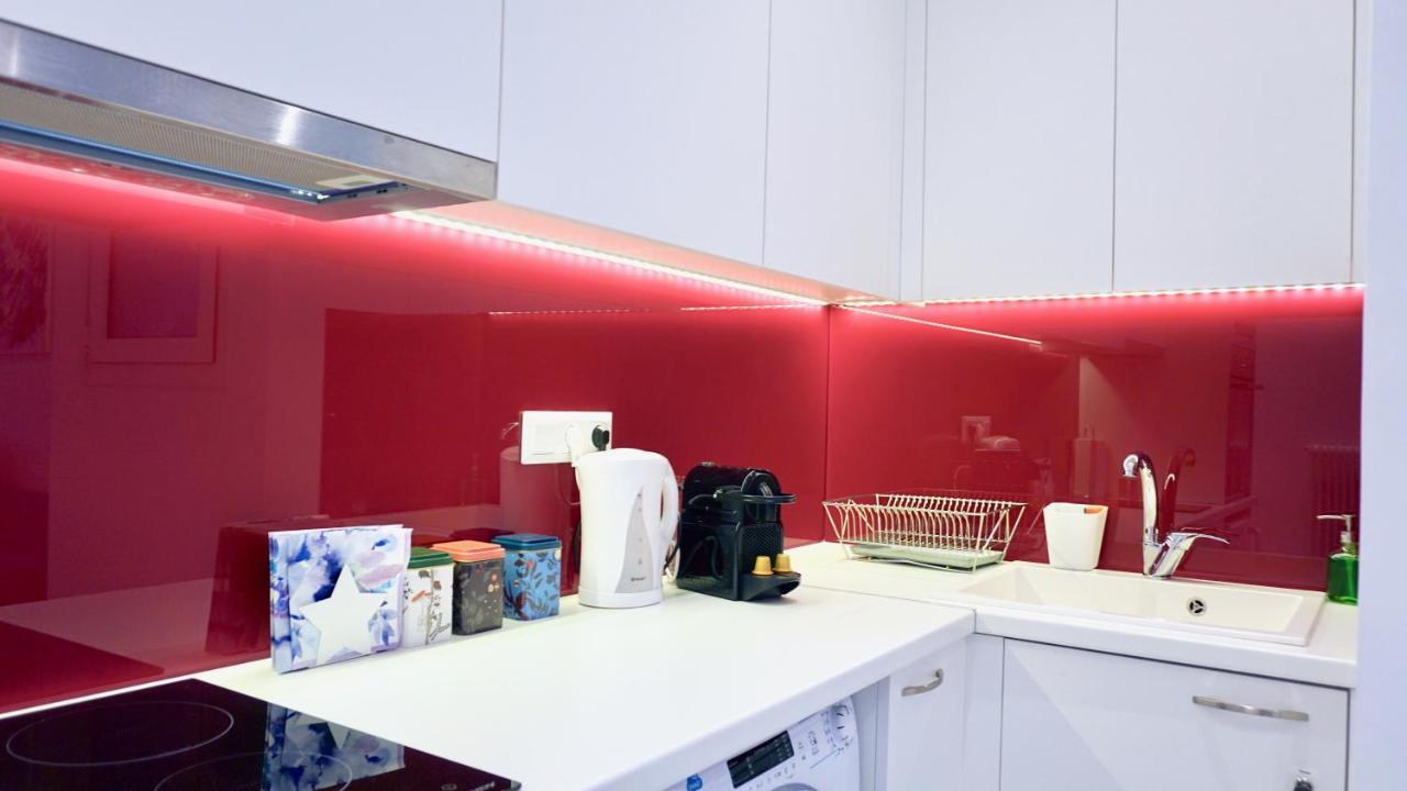 Central, Bright Apt In Athens Near Metro Экстерьер фото